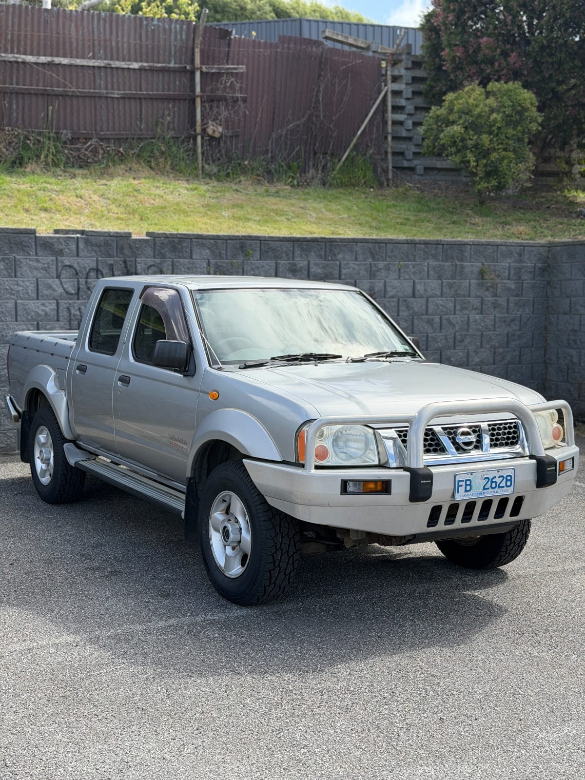 2003 Nissan Navara STR photo 2