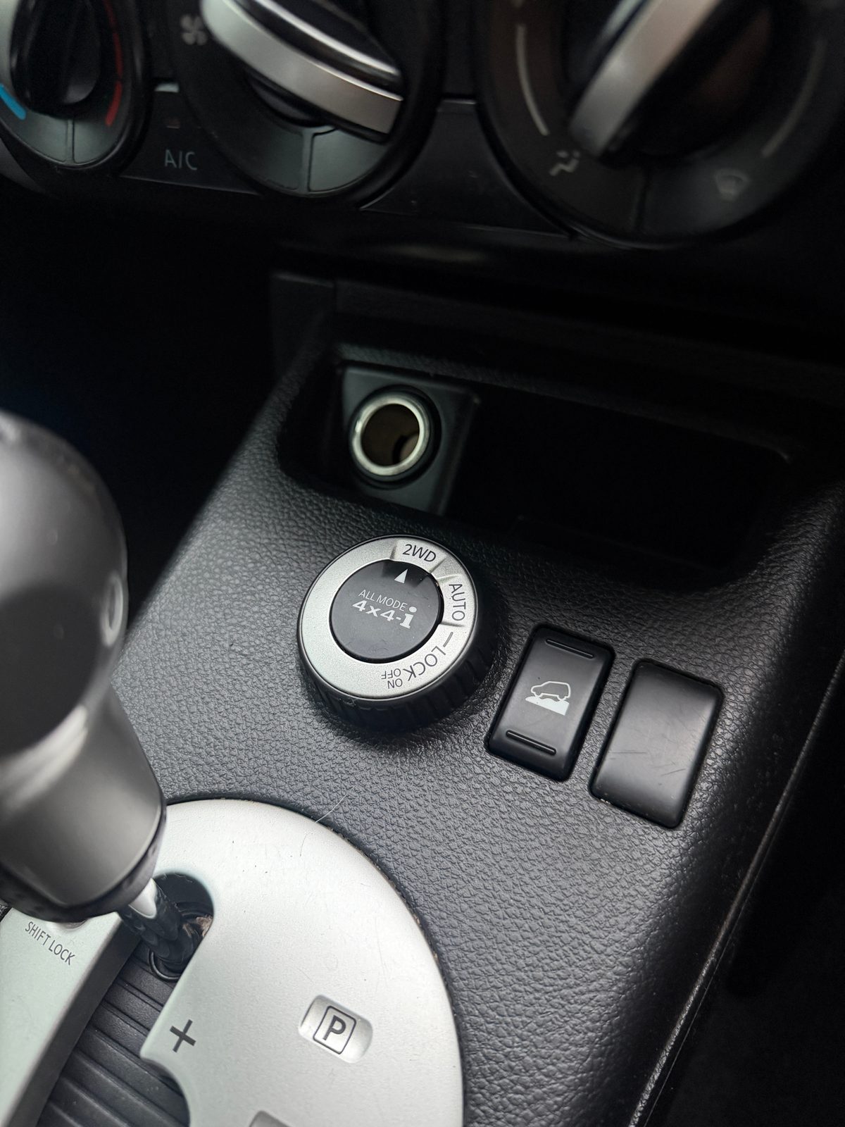 2010 Nissan X-Trail ST (4x4) photo 9