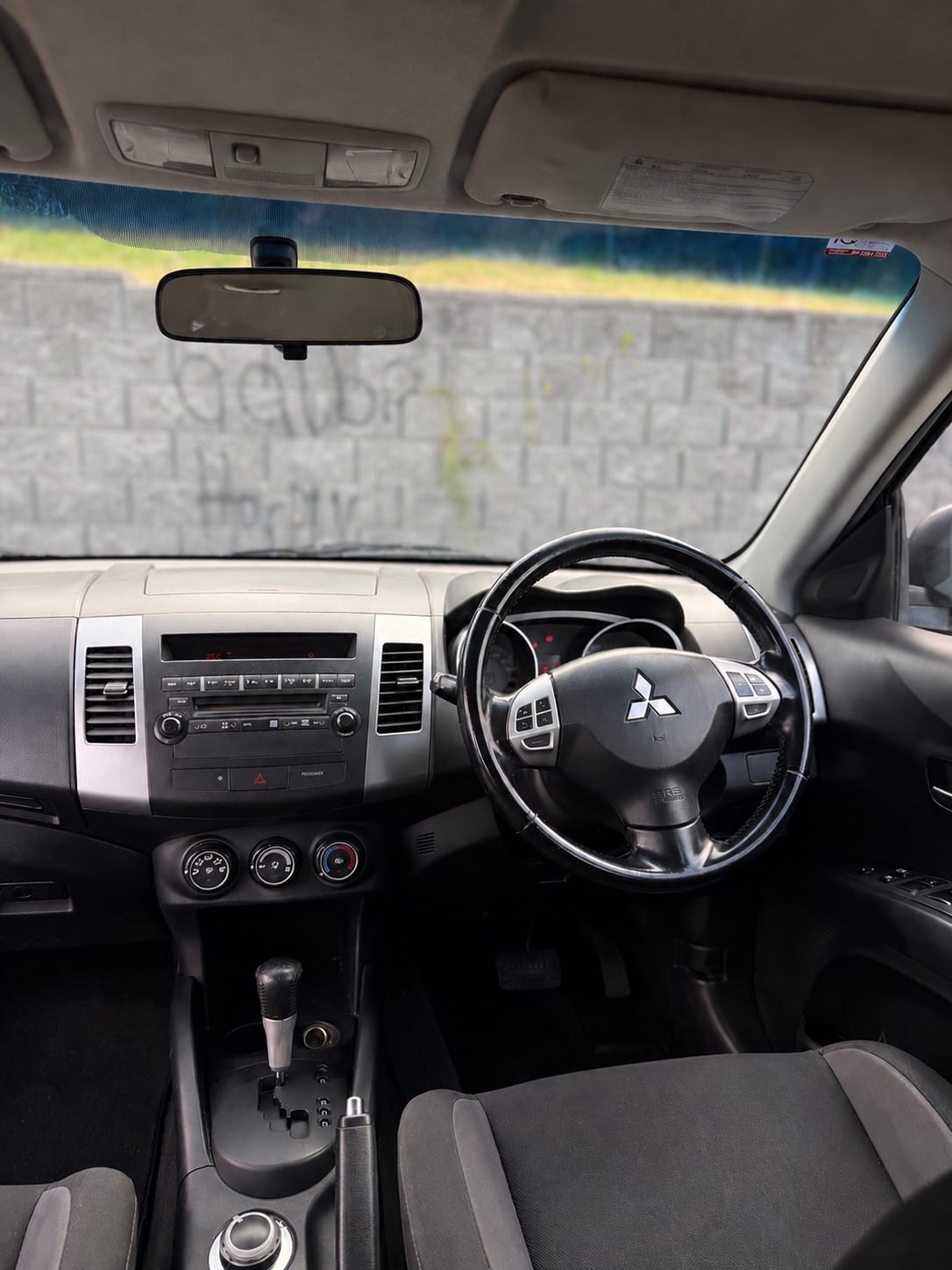 2007 Mitsubishi Outlander LS 4WD photo 7